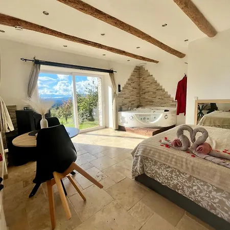 Appartement De Charme Et Son Jacuzzi Et Sauna En Pleine Nature