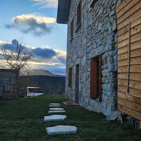 De Charme Et Son Jacuzzi Et Sauna En Pleine Nature