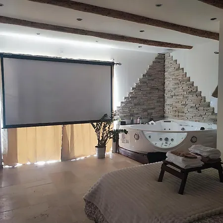 De Charme Et Son Jacuzzi Et Sauna En Pleine Nature Beaux