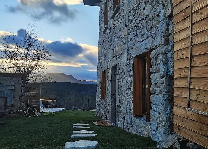 De Charme Et Son Jacuzzi En Pleine Nature