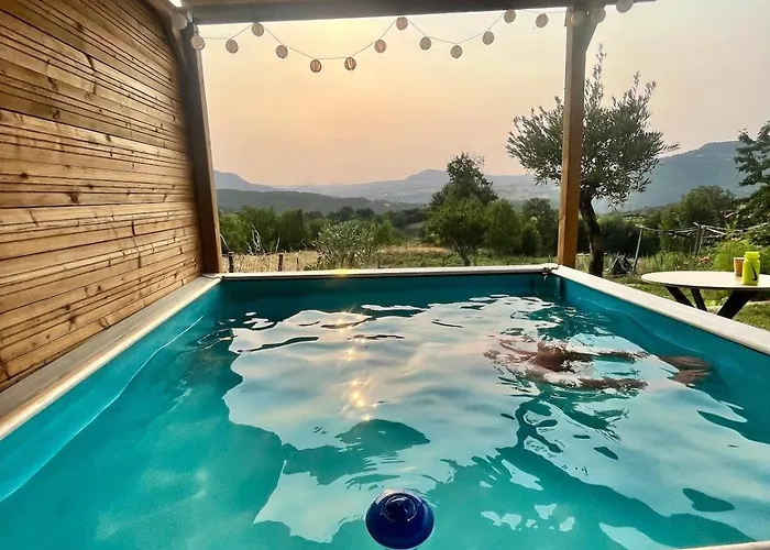 De Charme Et Son Jacuzzi En Pleine Nature *